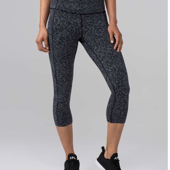 Lululemon Fast & Free Crop II sz 4 - Picture 10 of 11